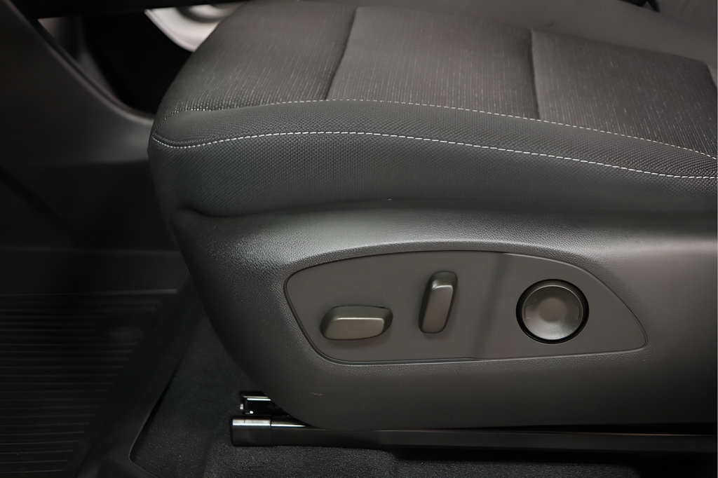 New 2027 Chevrolet Traverse LT w/ Sun and Wheel Package FWD image 21