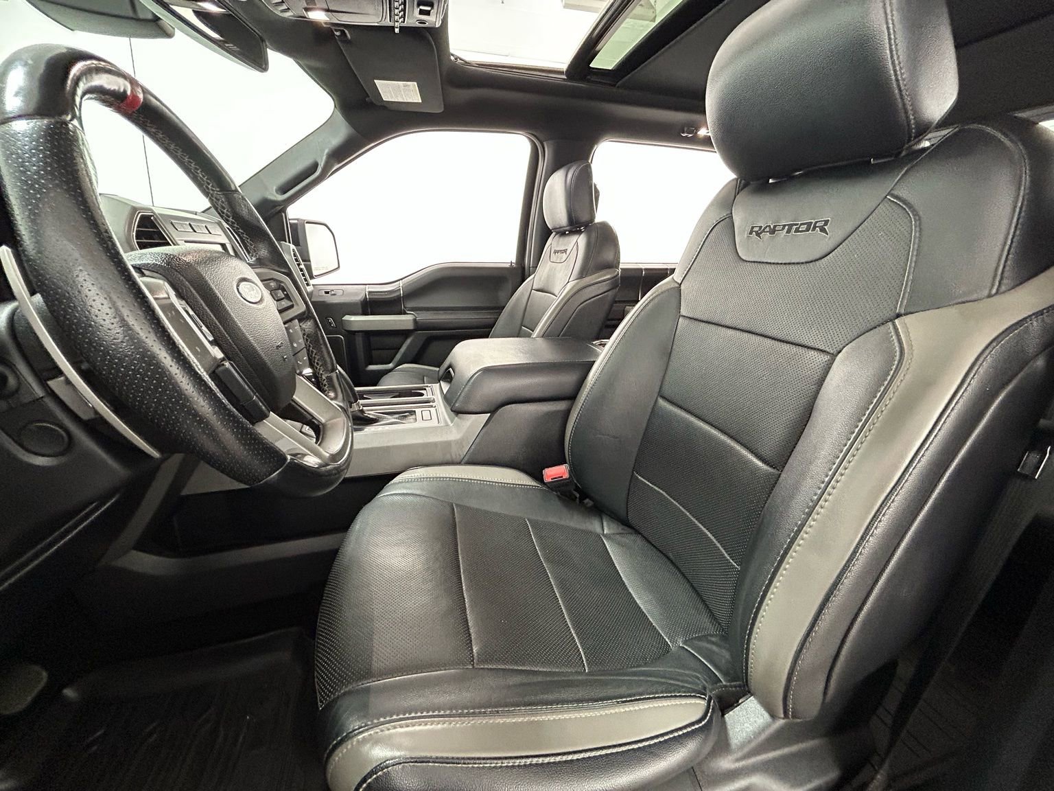 Used 2018 Ford F150 Raptor w/ Equipment Group 802A Luxury image 33