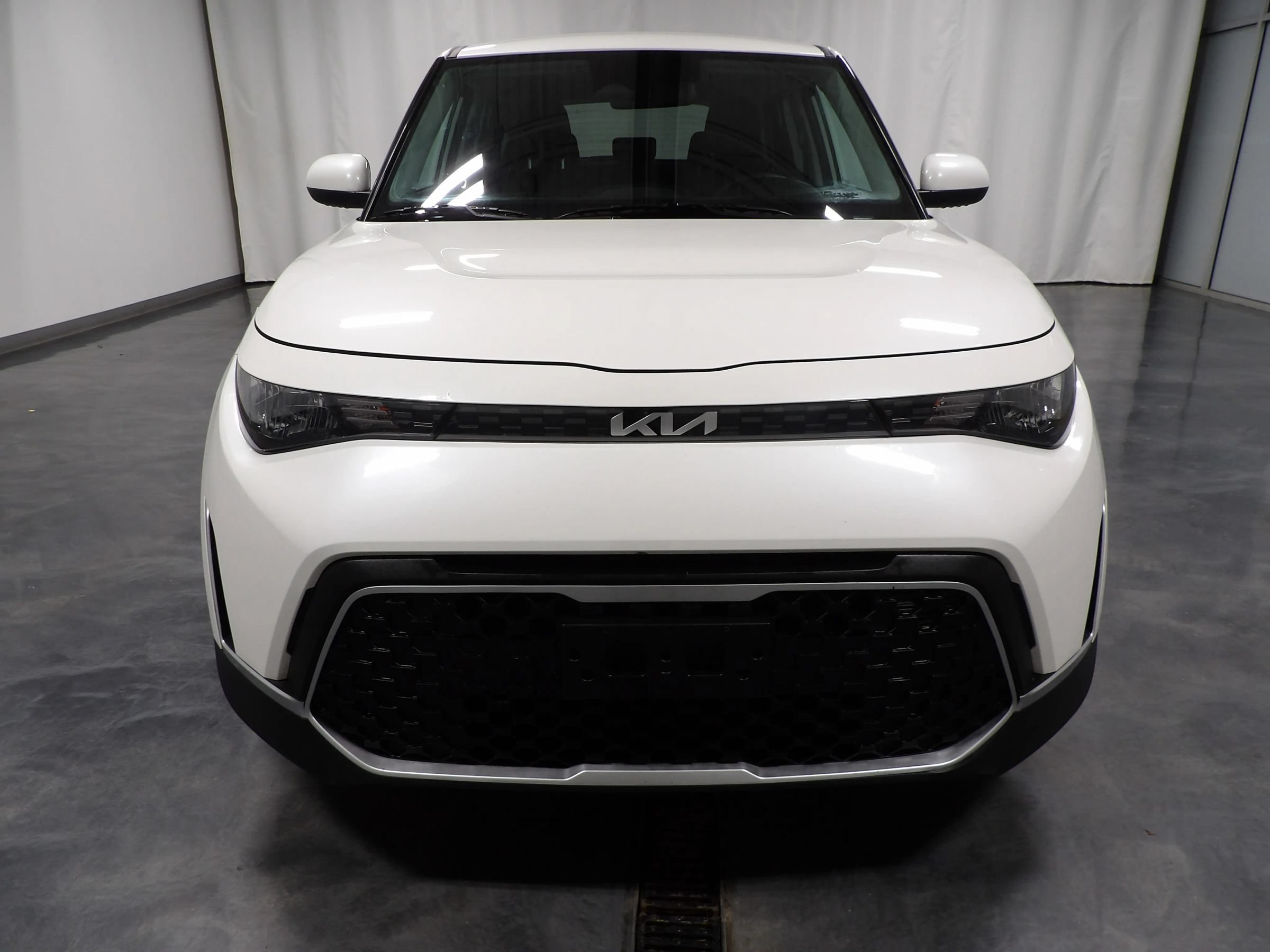Used 2023 Kia Soul LX w/ Option Group 015 FWD image 3