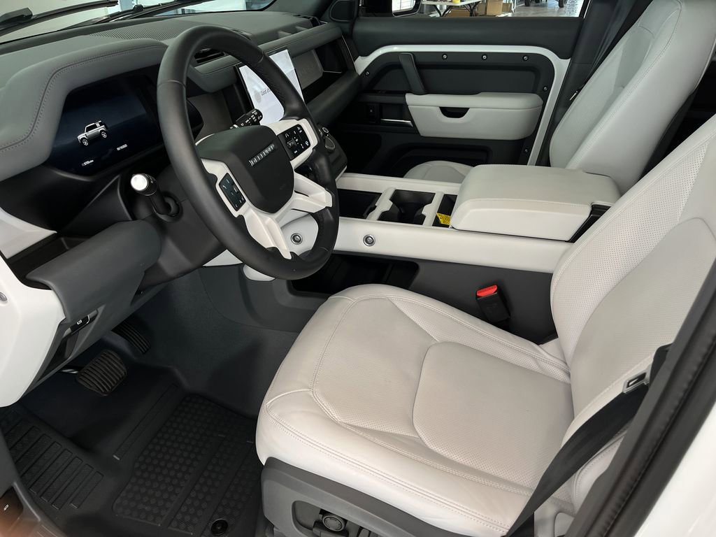 Used 2025 Land Rover Defender 110 S image 14