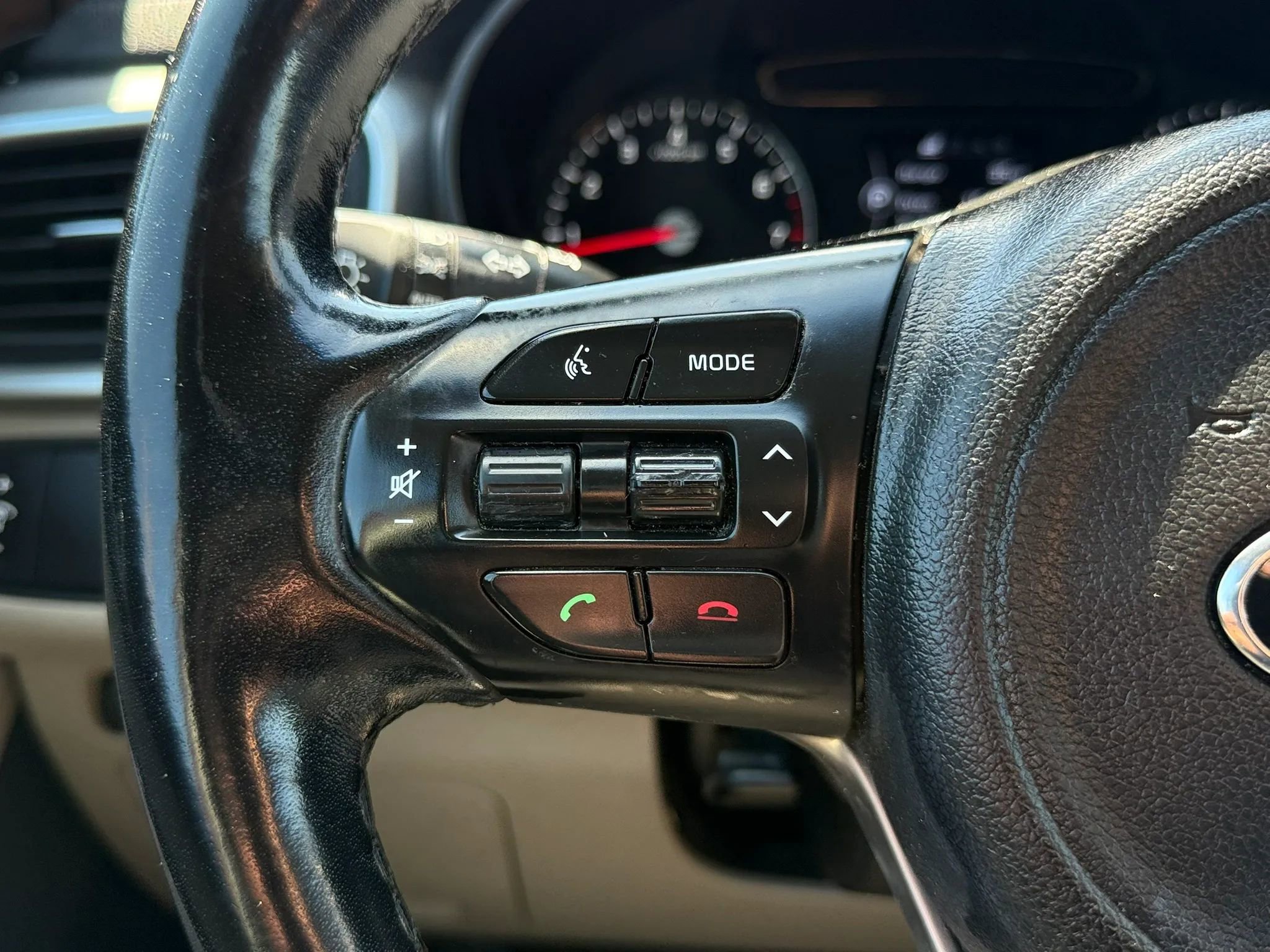 Used 2017 Kia Sorento LX w/ LX Convenience Package image 12