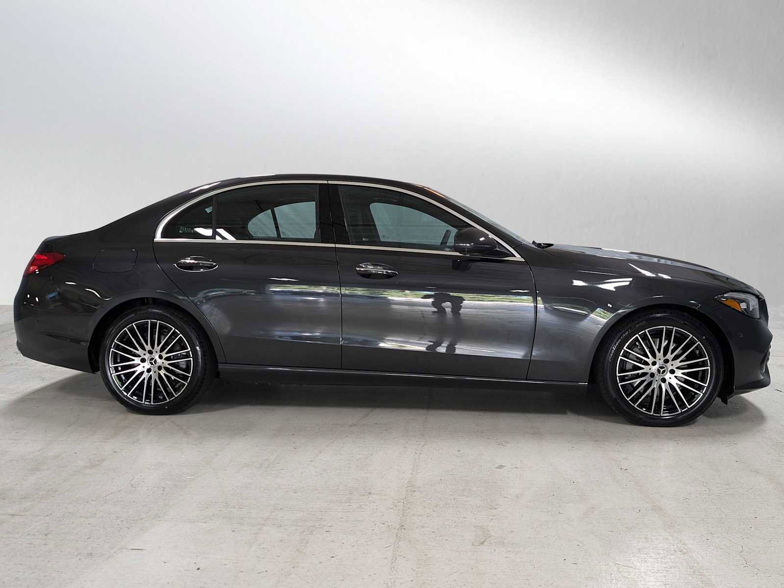 Used 2025 Mercedes-Benz C 300 4MATIC Sedan image 2