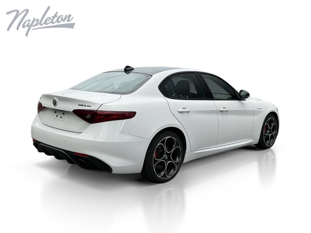 Used 2022 Alfa Romeo Giulia Veloce AWD/4WD image 6