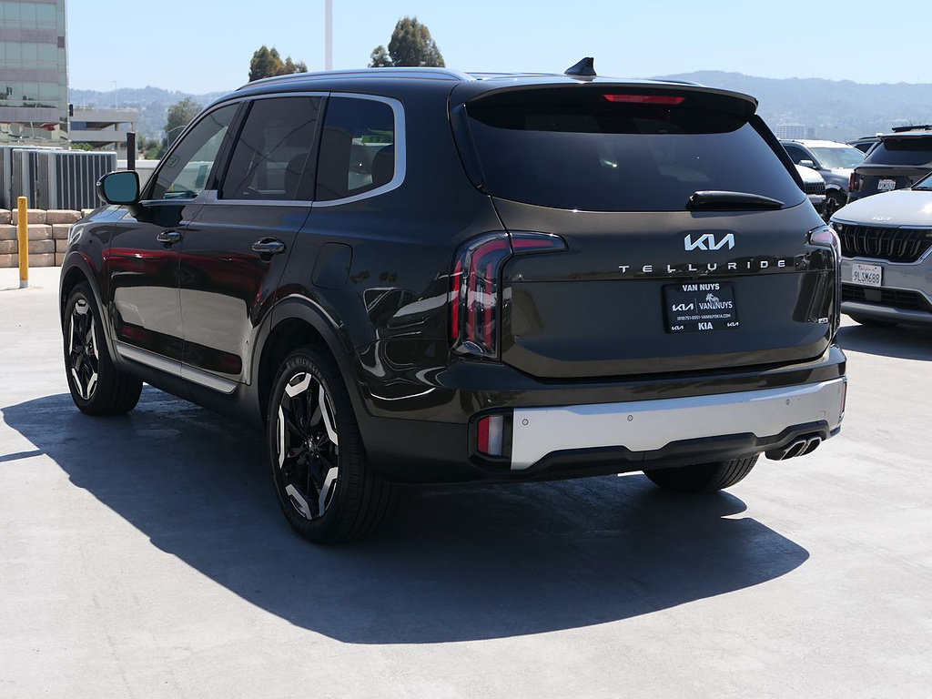 Used 2023 Kia Telluride EX w/ EX Captain's Chair Package AWD/4WD image 6