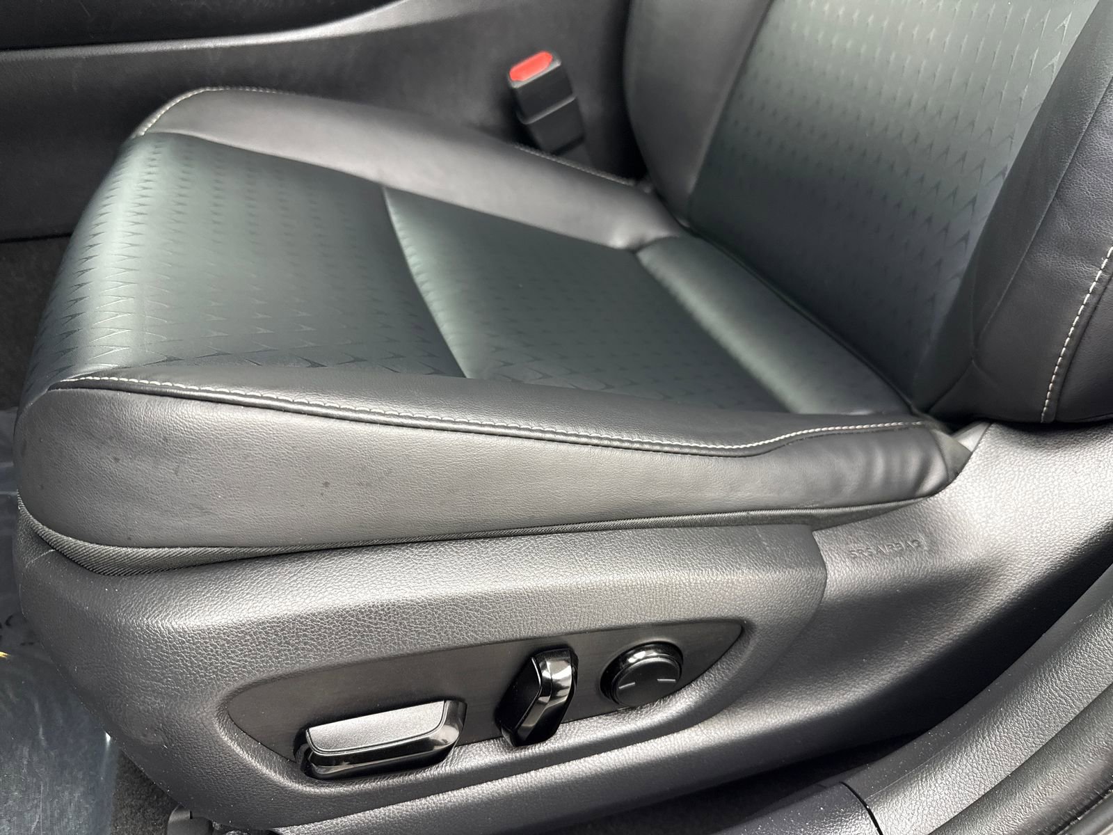 Used 2021 Lexus UX 200 w/ Accessory Package (Z2) FWD image 35