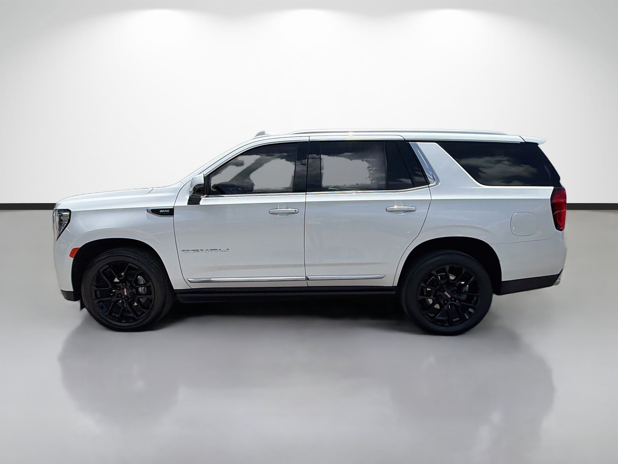 Used 2023 GMC Yukon Denali AWD/4WD image 2