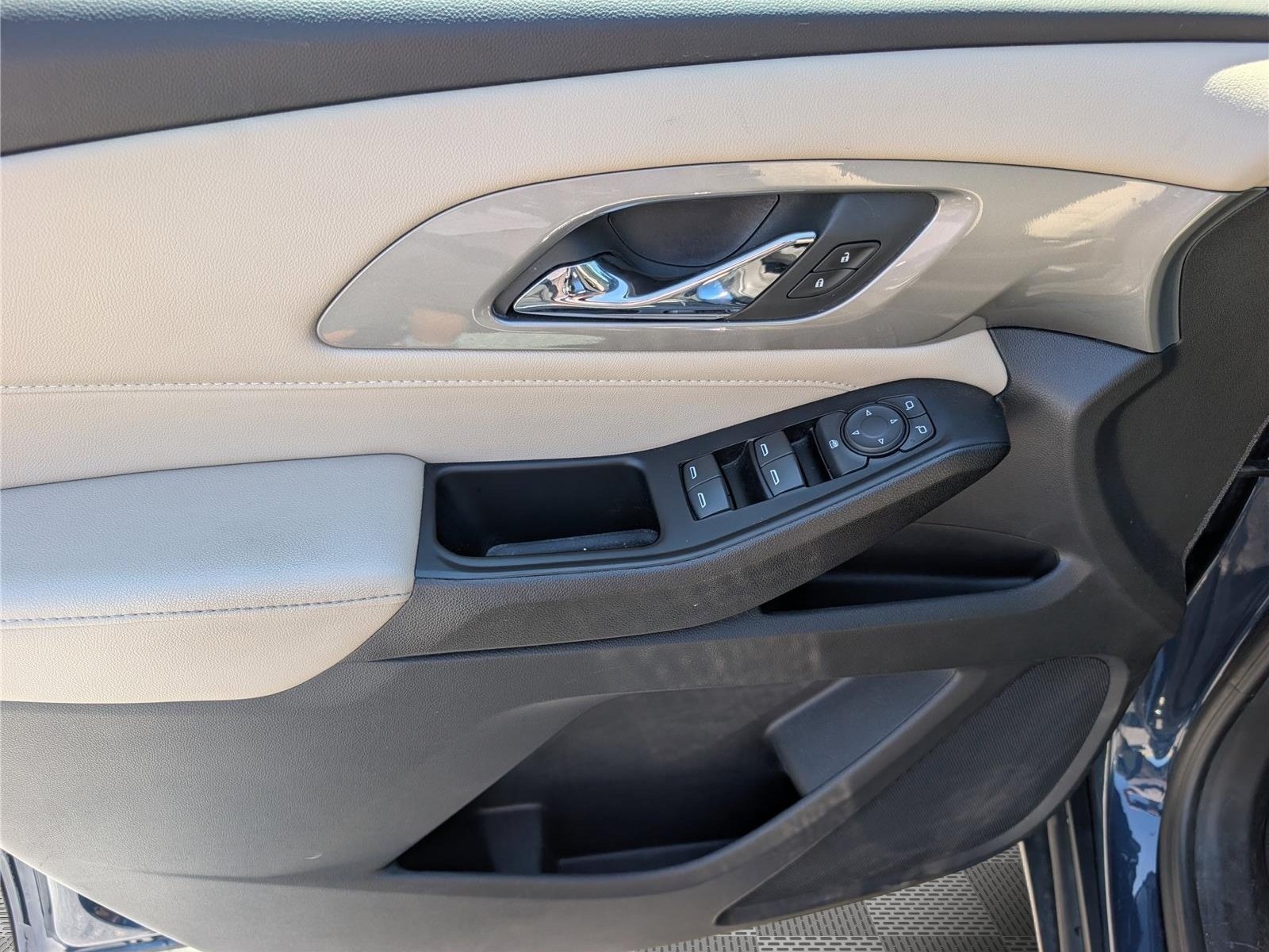 Used 2023 Chevrolet Traverse LS AWD/4WD image 20