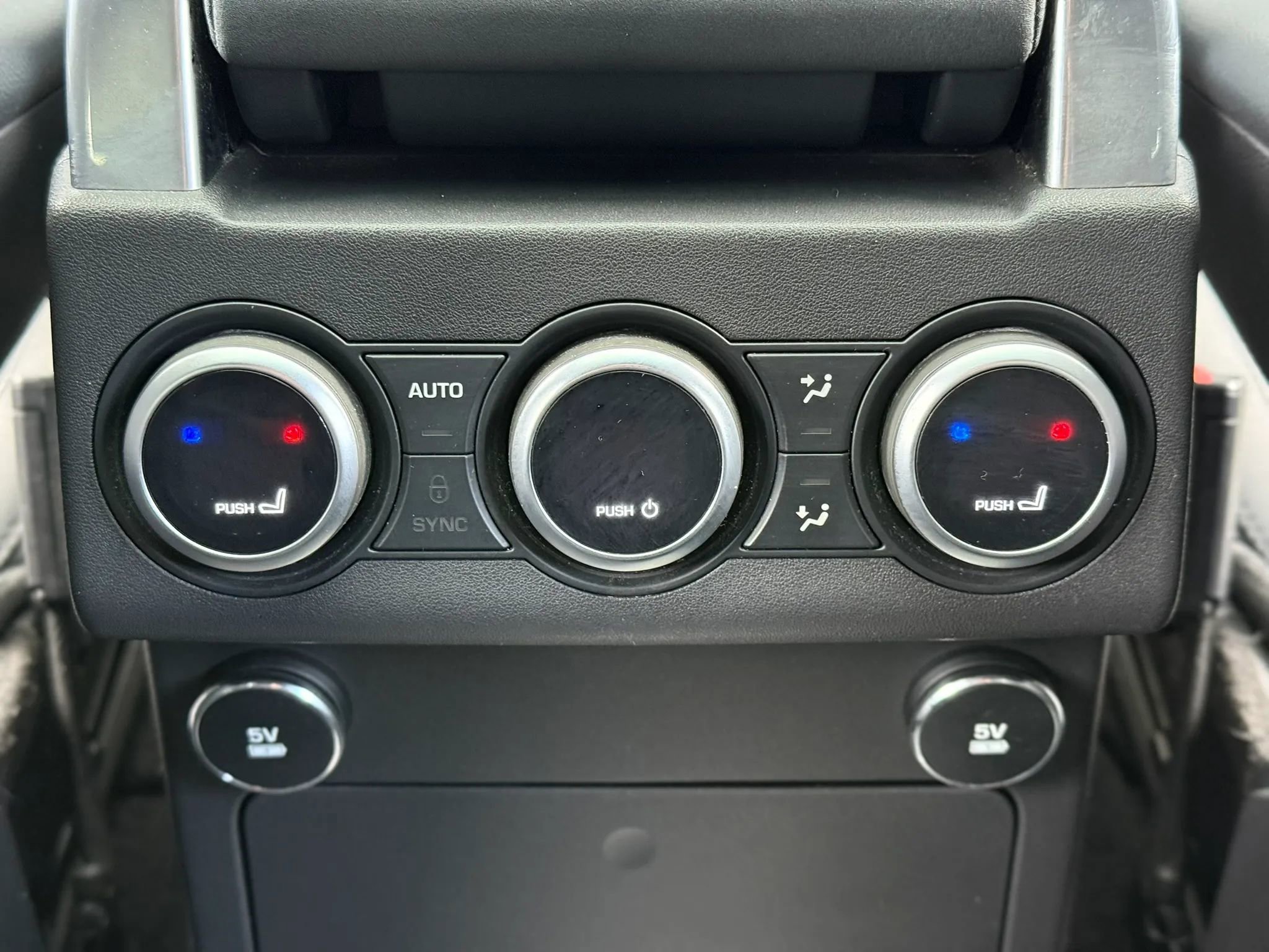 Used 2020 Land Rover Discovery Landmark AWD/4WD image 29