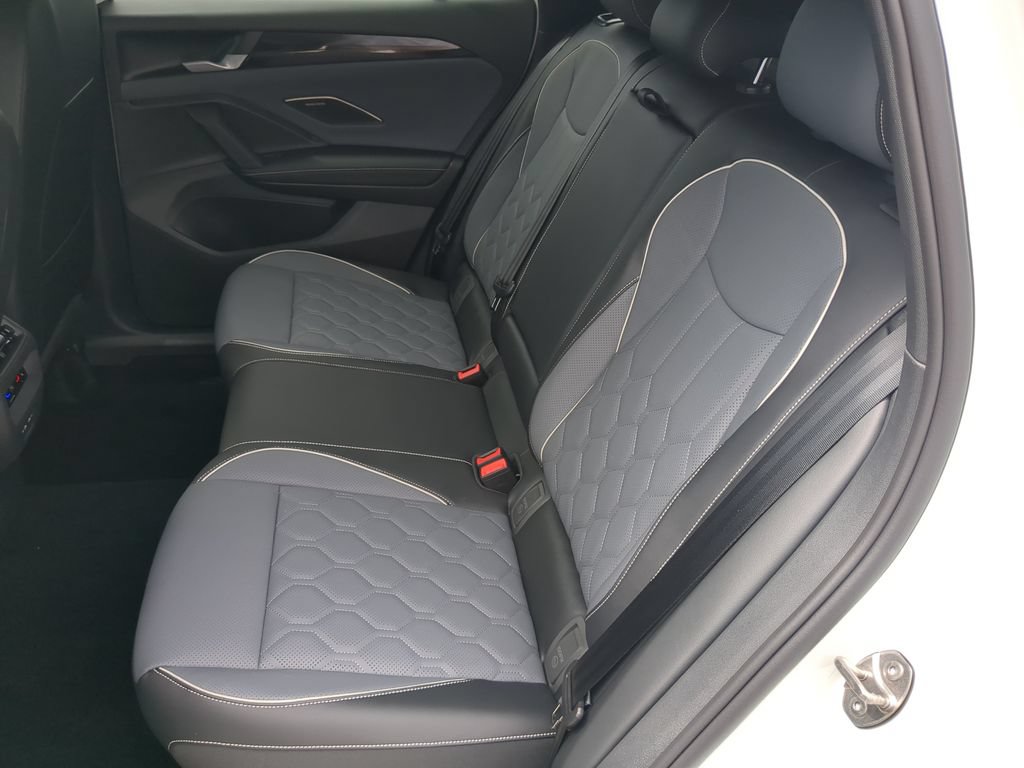 New 2026 Volkswagen Tiguan SEL R-Line AWD/4WD image 16