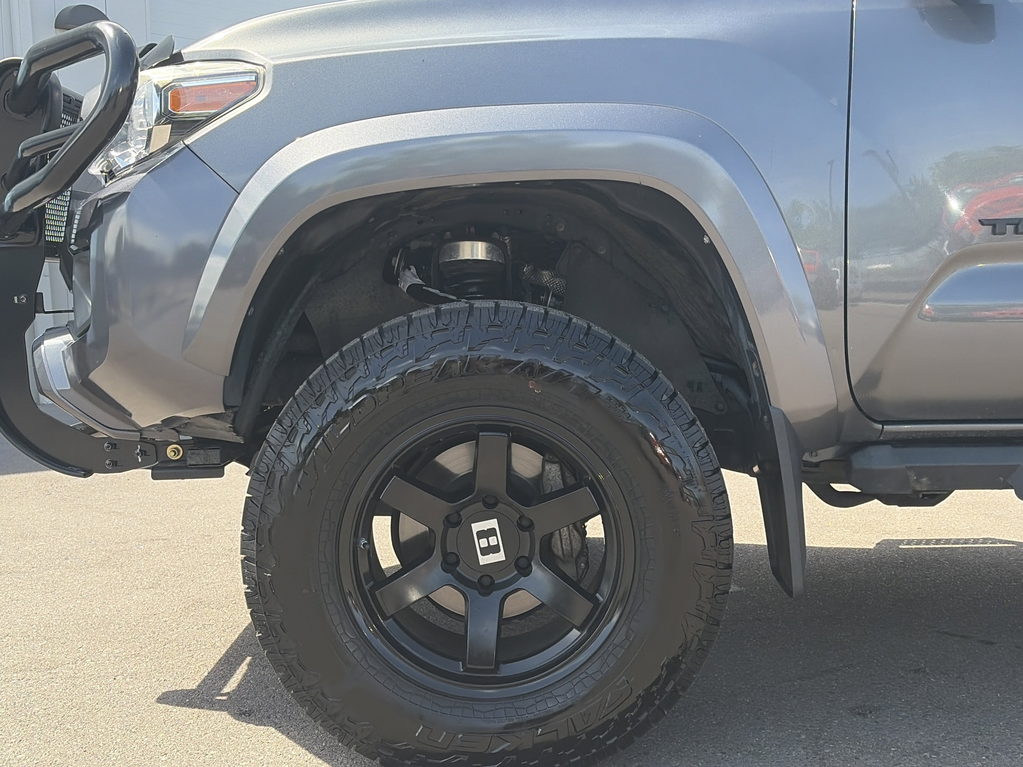 Used 2018 Toyota Tacoma TRD Sport w/ Technology Package AWD/4WD image 10