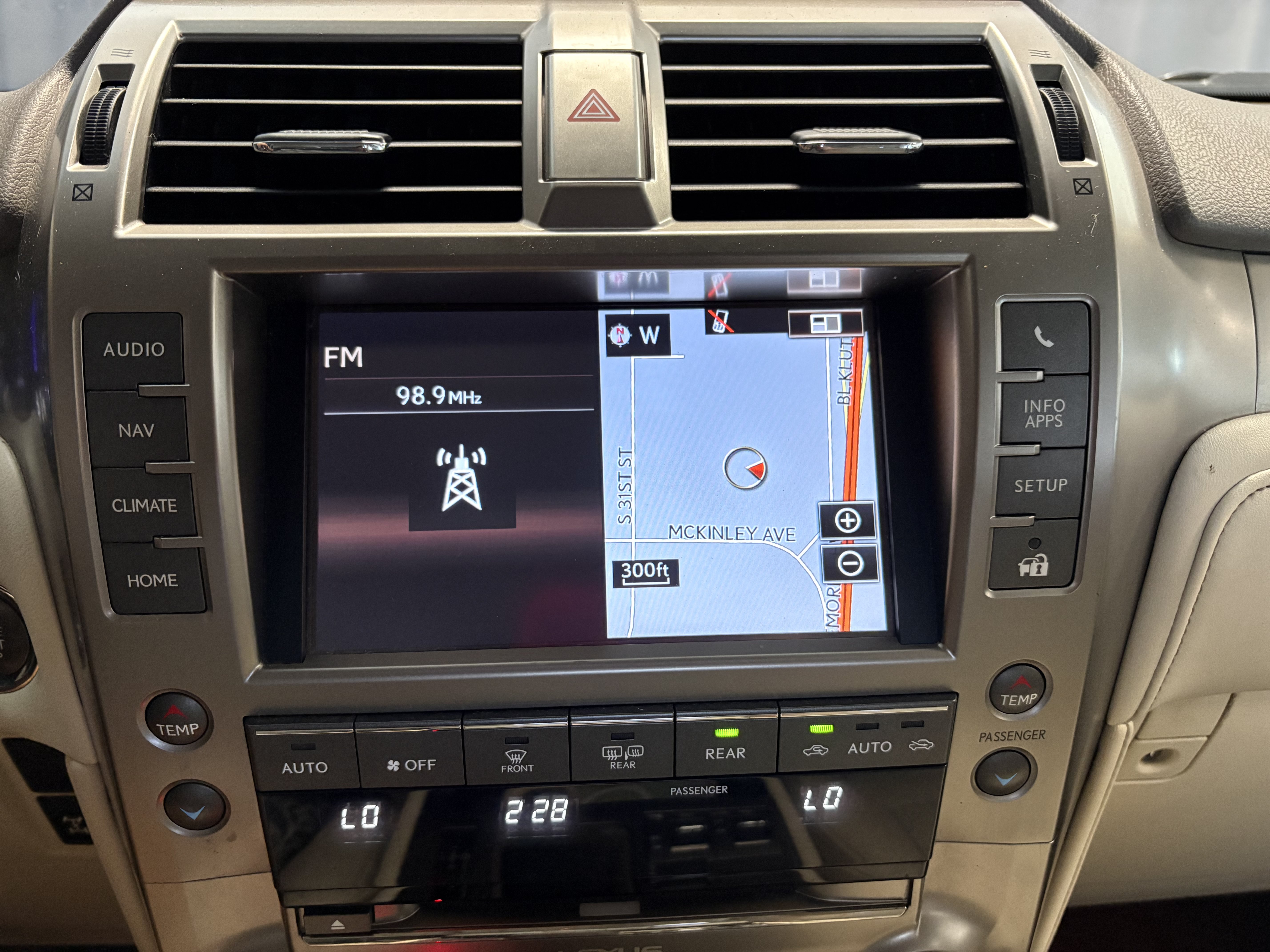 Used 2016 Lexus GX 460 w/ Premium Package AWD/4WD image 17
