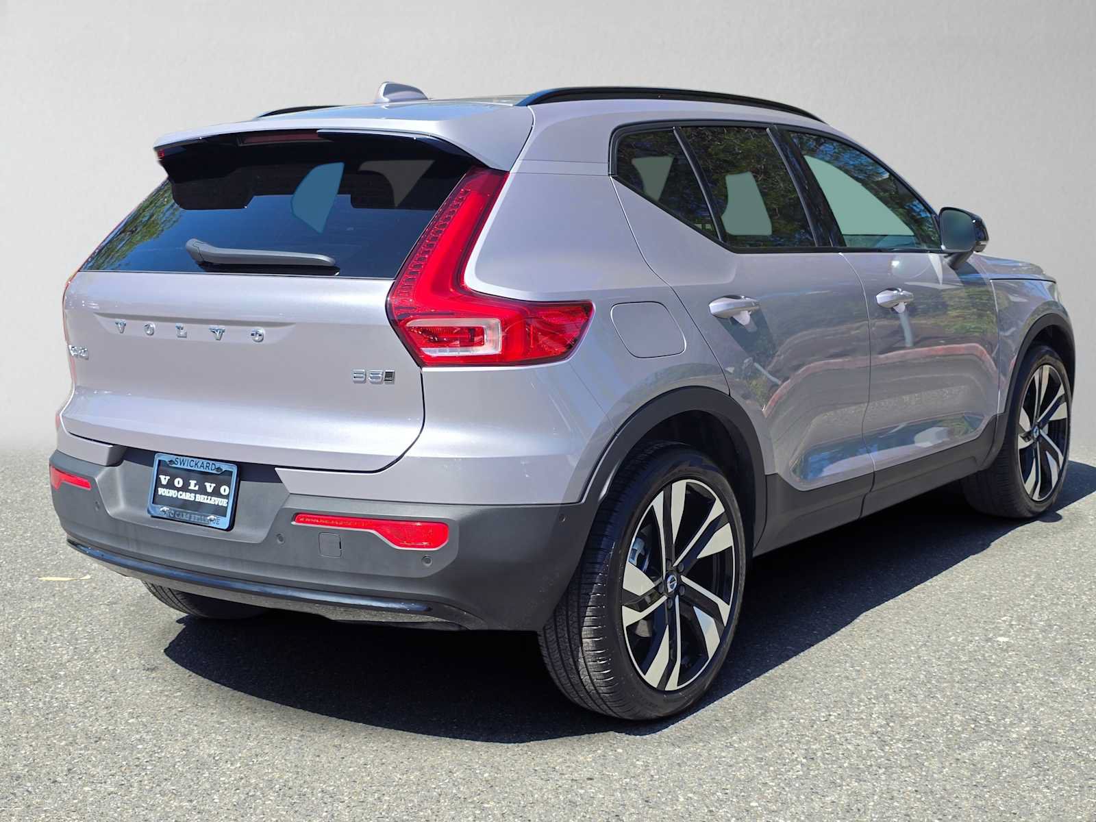 Used 2026 Volvo XC40 B5 Plus w/ Climate Package AWD/4WD image 3