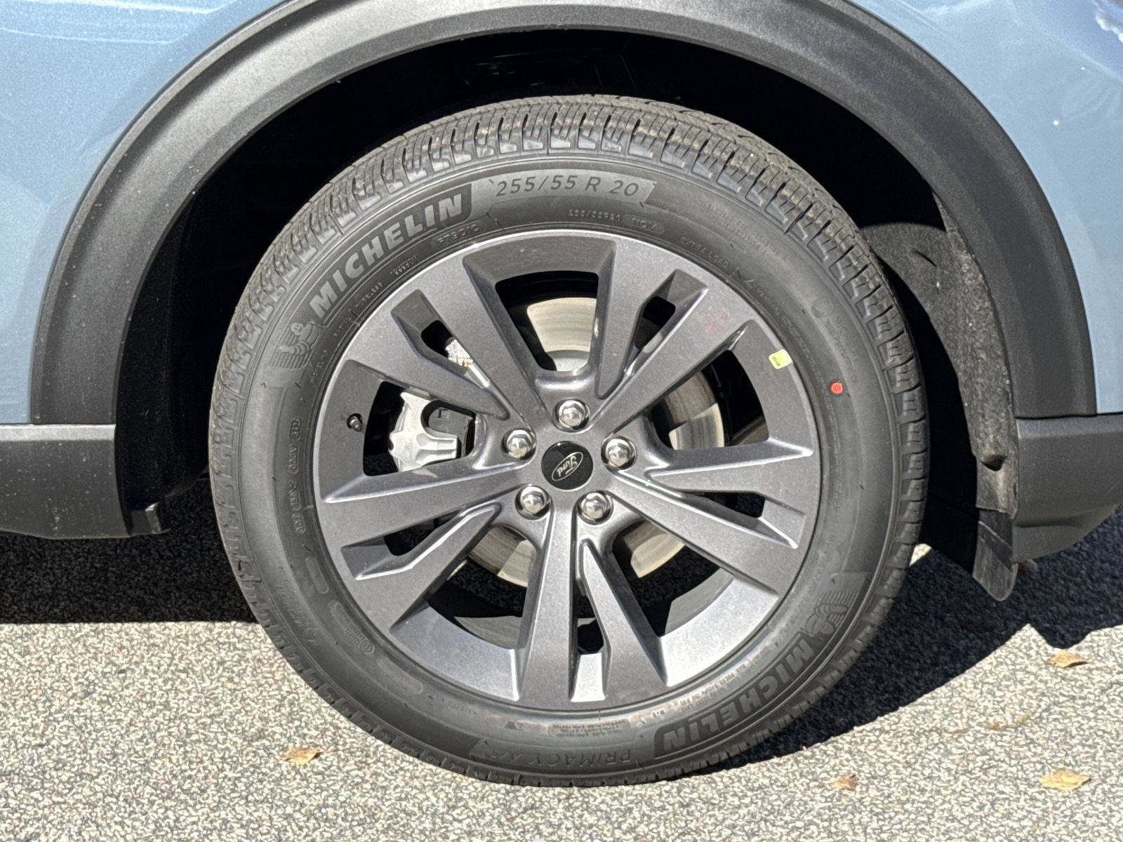 New 2025 Ford Explorer Active w/ Active Comfort Package image 9