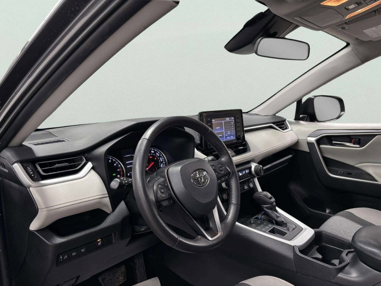 Used 2021 Toyota RAV4 XLE image 11
