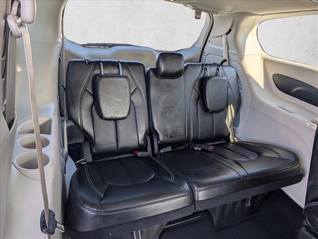 Used 2024 Chrysler Pacifica Touring-L image 18