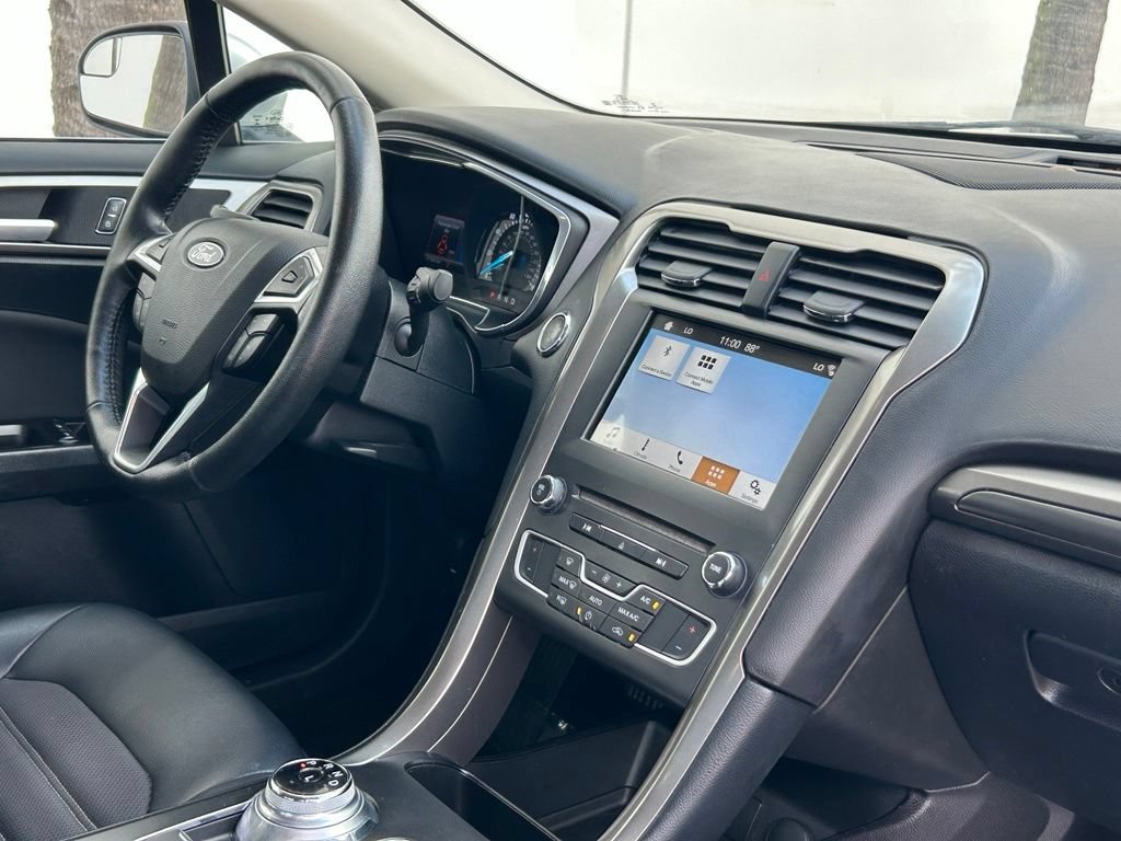 Used 2017 Ford Fusion SE w/ Equipment Group 201A FWD image 26