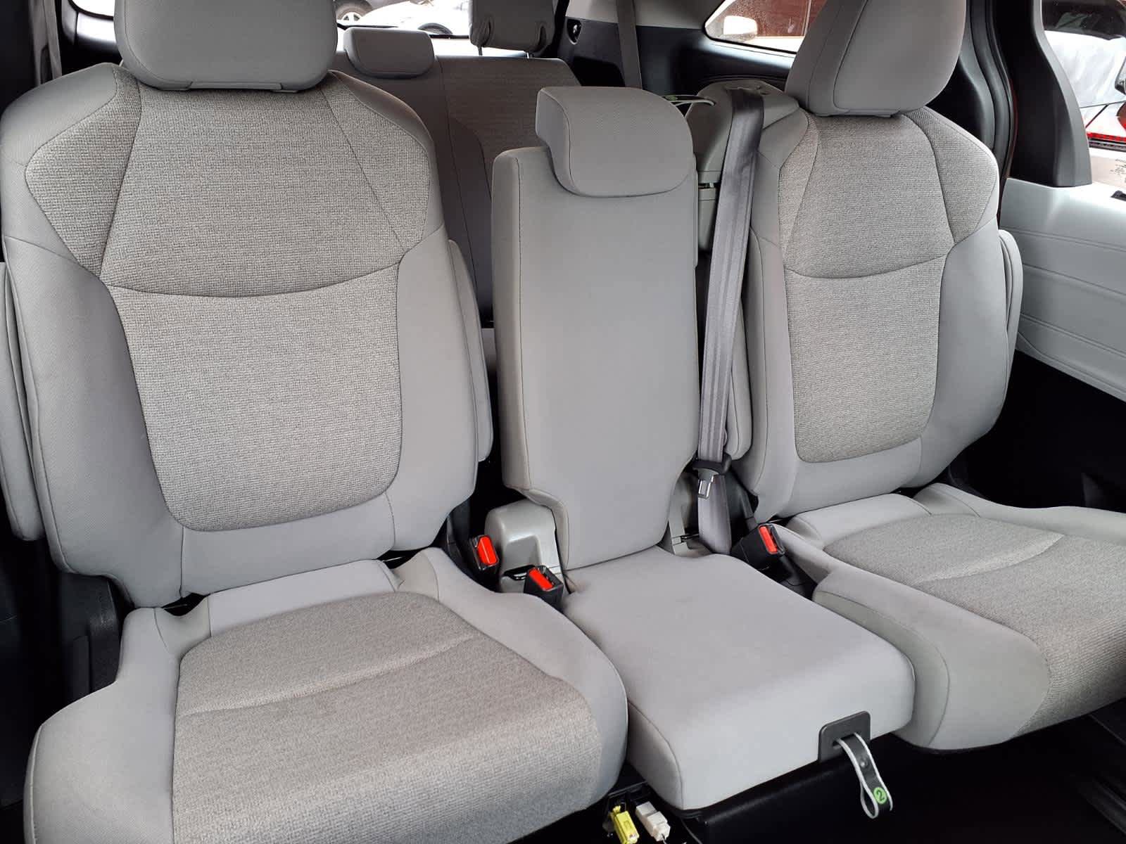 Certified 2025 Toyota Sienna LE FWD image 22