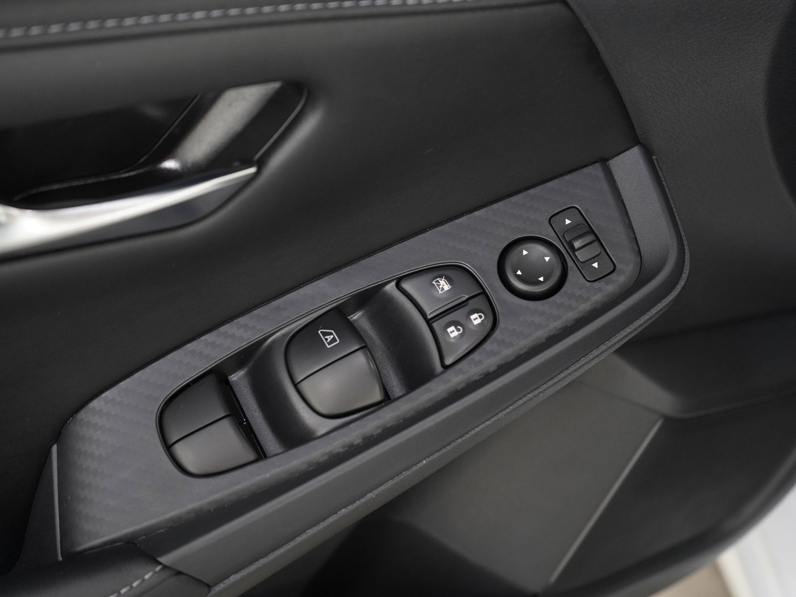 Used 2025 Nissan Sentra SV w/ All-Weather Package FWD image 16