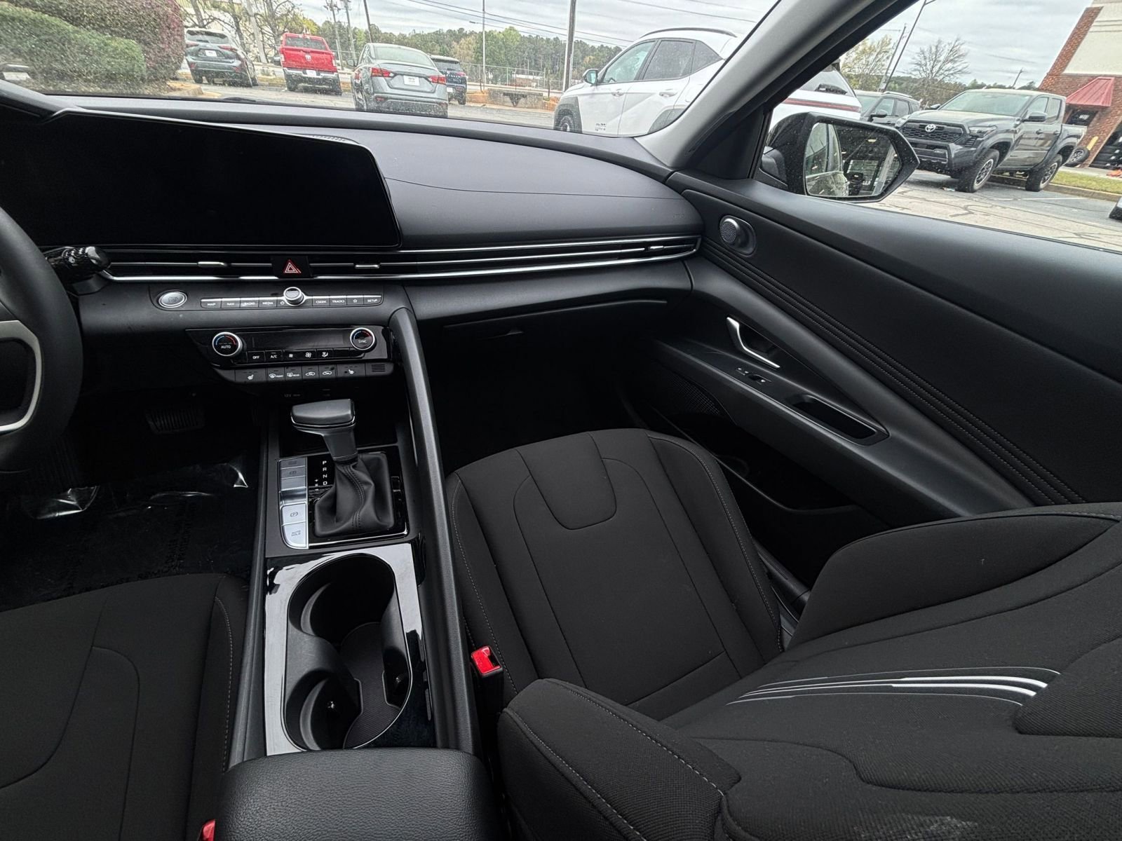 Used 2025 Hyundai Elantra SEL image 42