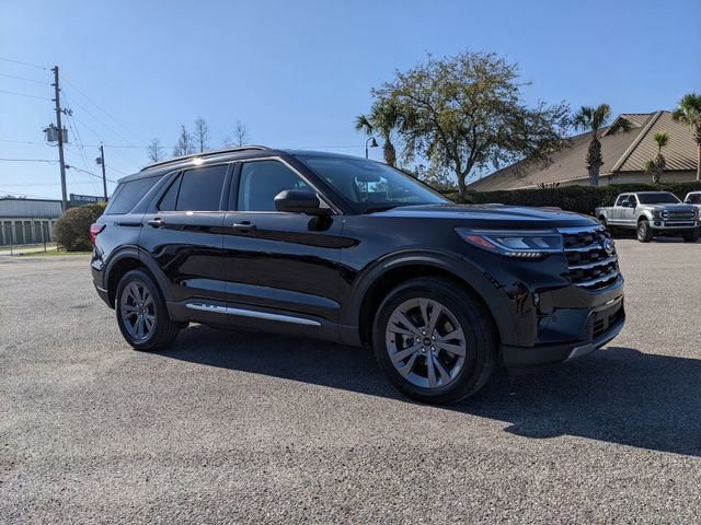 Used 2025 Ford Explorer Active w/ Active Comfort Package AWD/4WD image 2