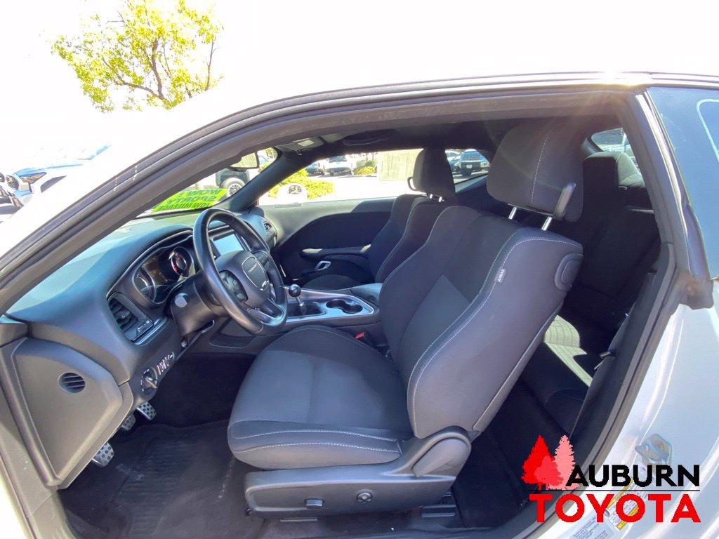 Used 2016 Dodge Challenger R/T Scat Pack w/ Driver Convenience Group RWD image 17