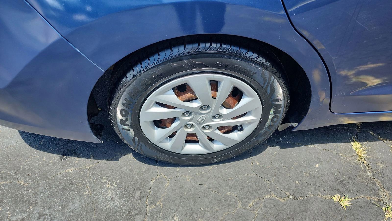 Used 2017 Hyundai Elantra SE image 12