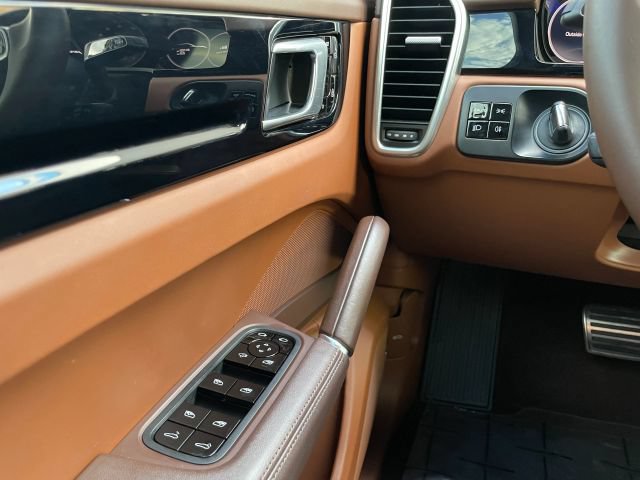 Used 2020 Porsche Cayenne S AWD/4WD image 34