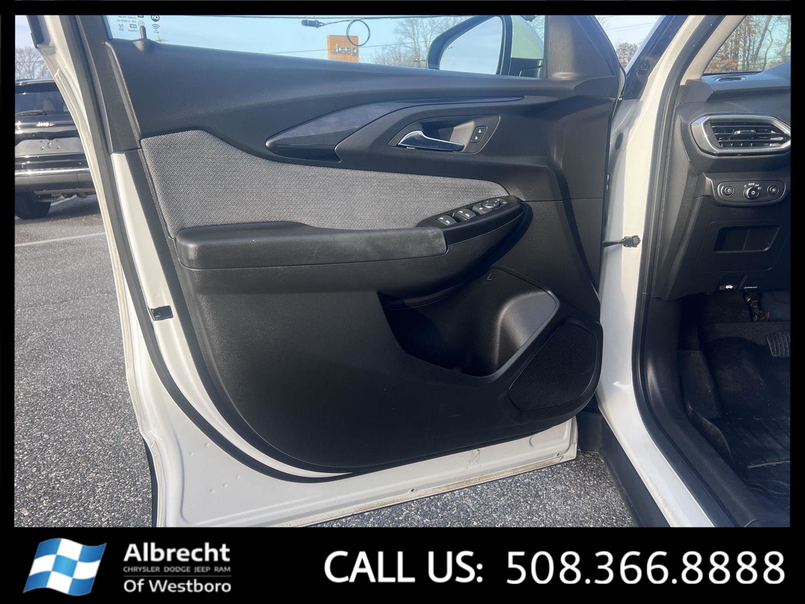 Used 2023 Chevrolet TrailBlazer LT w/ Convenience Package image 11