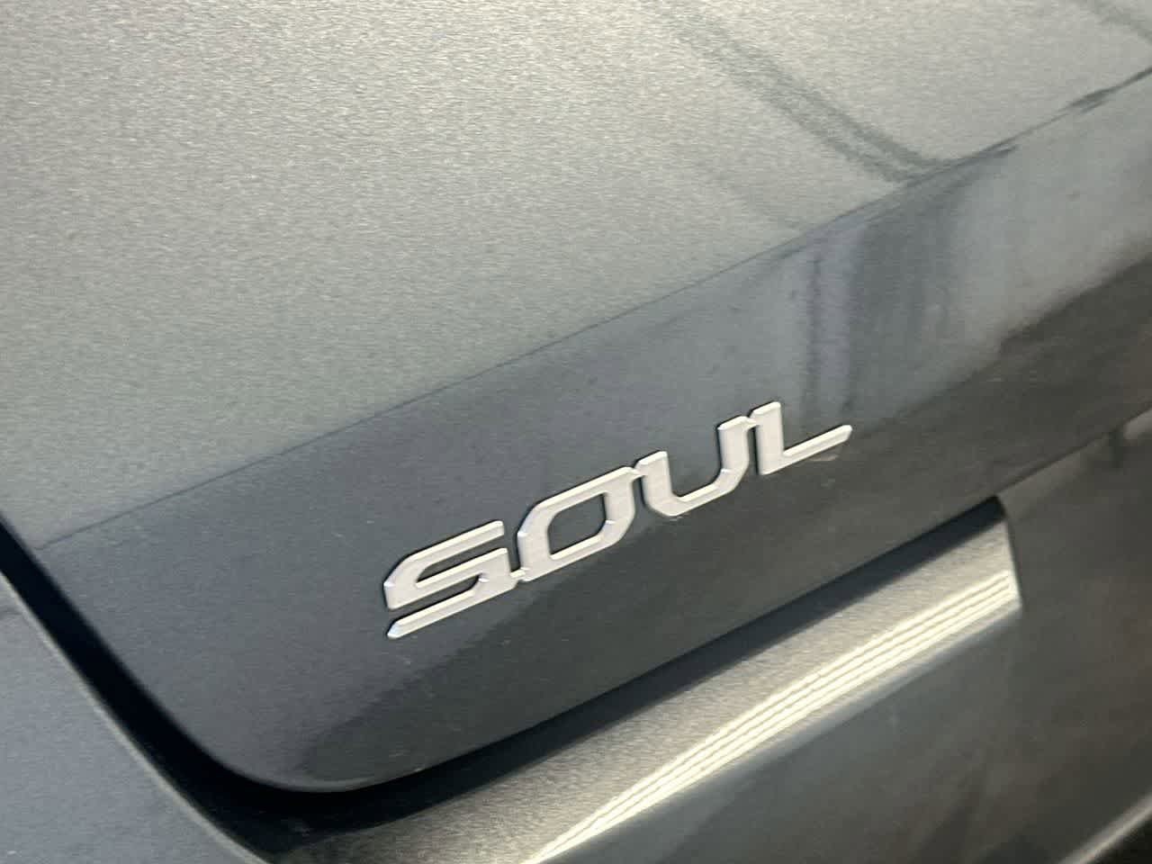 Used 2025 Kia Soul LX w/ LX Technology Package FWD image 10