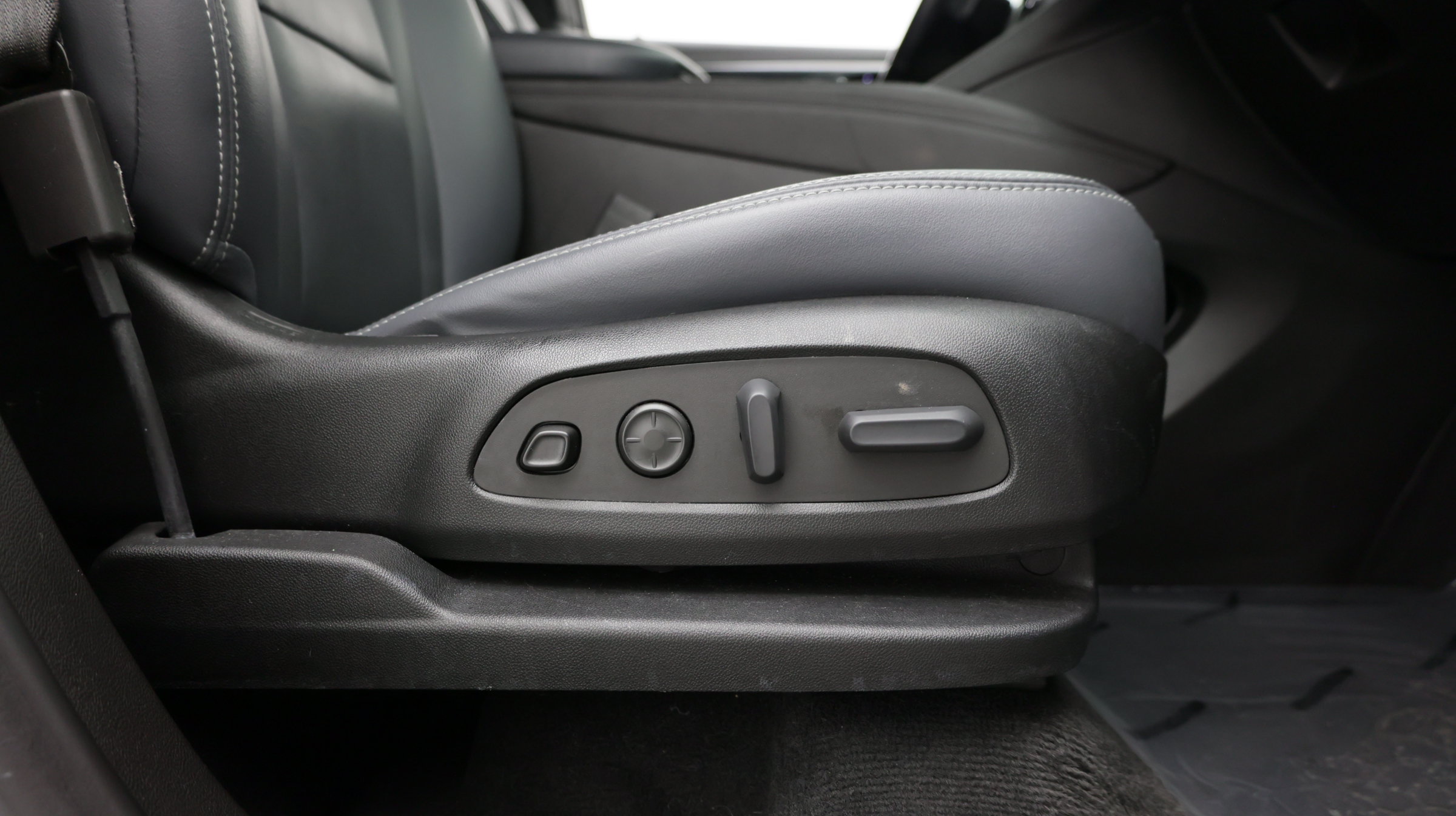 Used 2022 Buick Enclave Premium FWD image 43