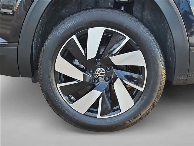 Used 2025 Volkswagen Atlas Cross Sport SE image 24