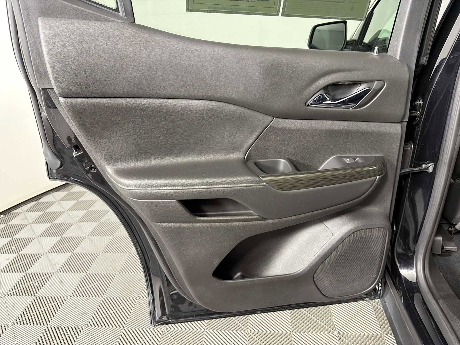 Used 2023 GMC Acadia SLT image 20