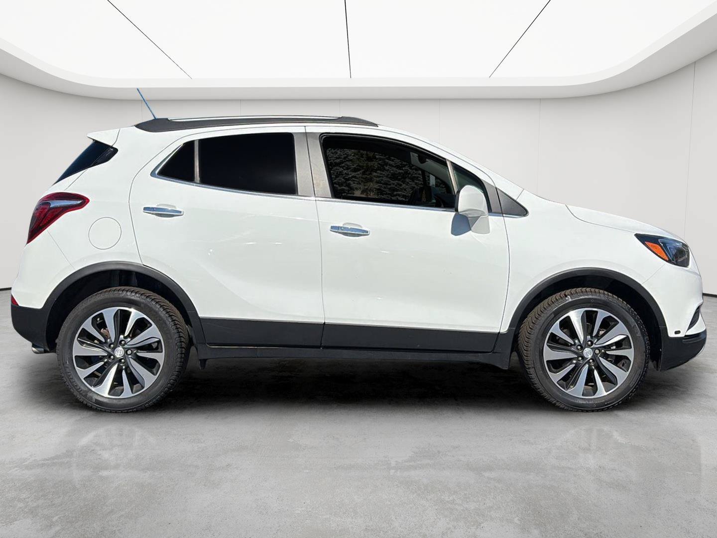 Used 2021 Buick Encore Preferred AWD/4WD image 21