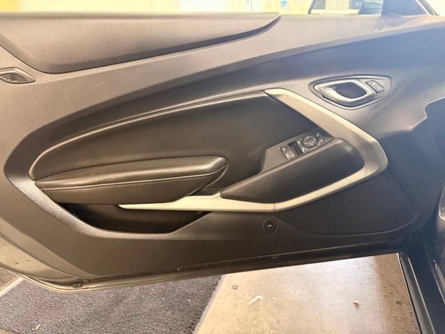 Used 2017 Chevrolet Camaro SS RWD image 9
