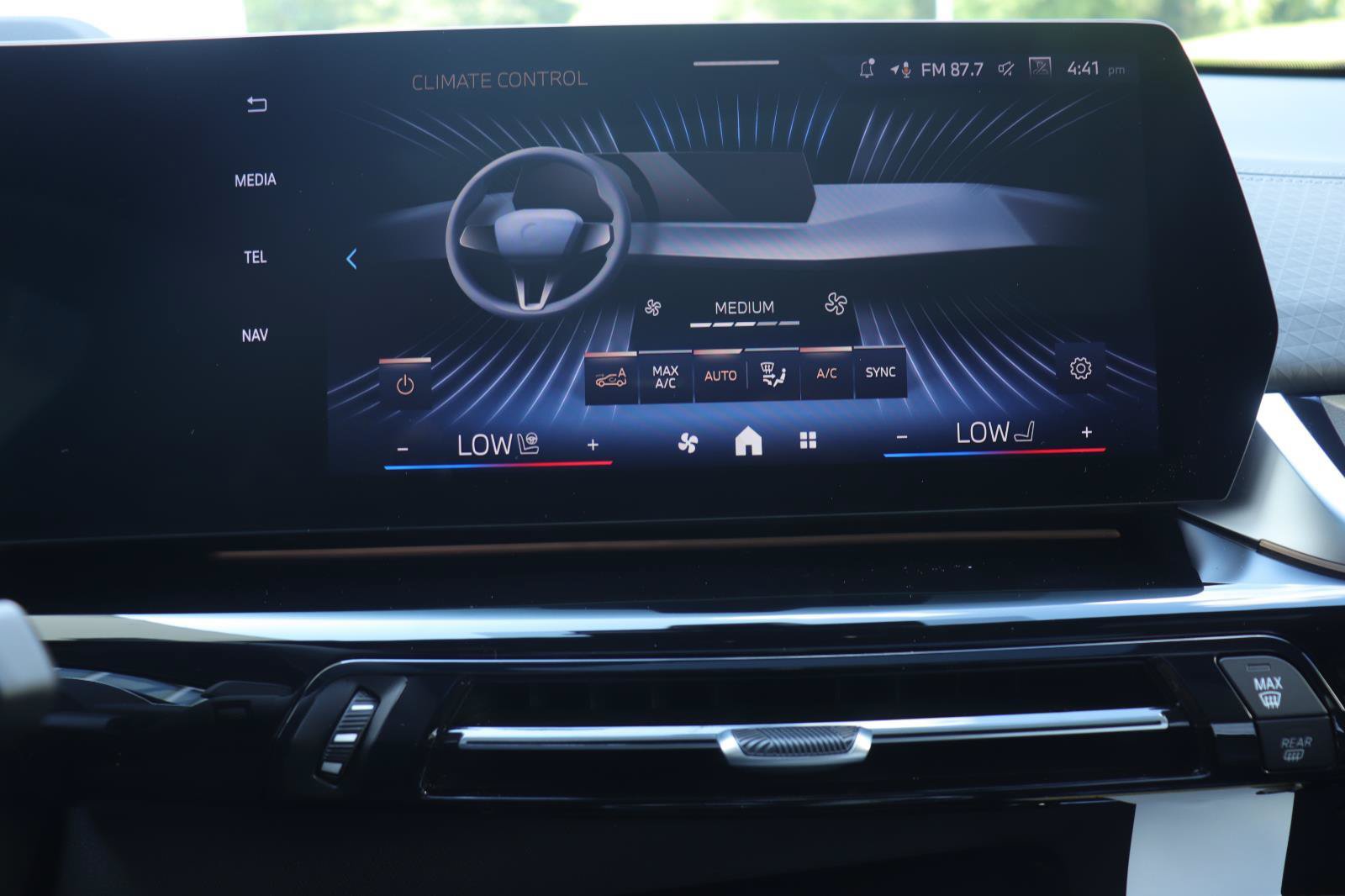 New 2026 BMW X2 xDrive28i w/ Technology Package AWD/4WD image 30