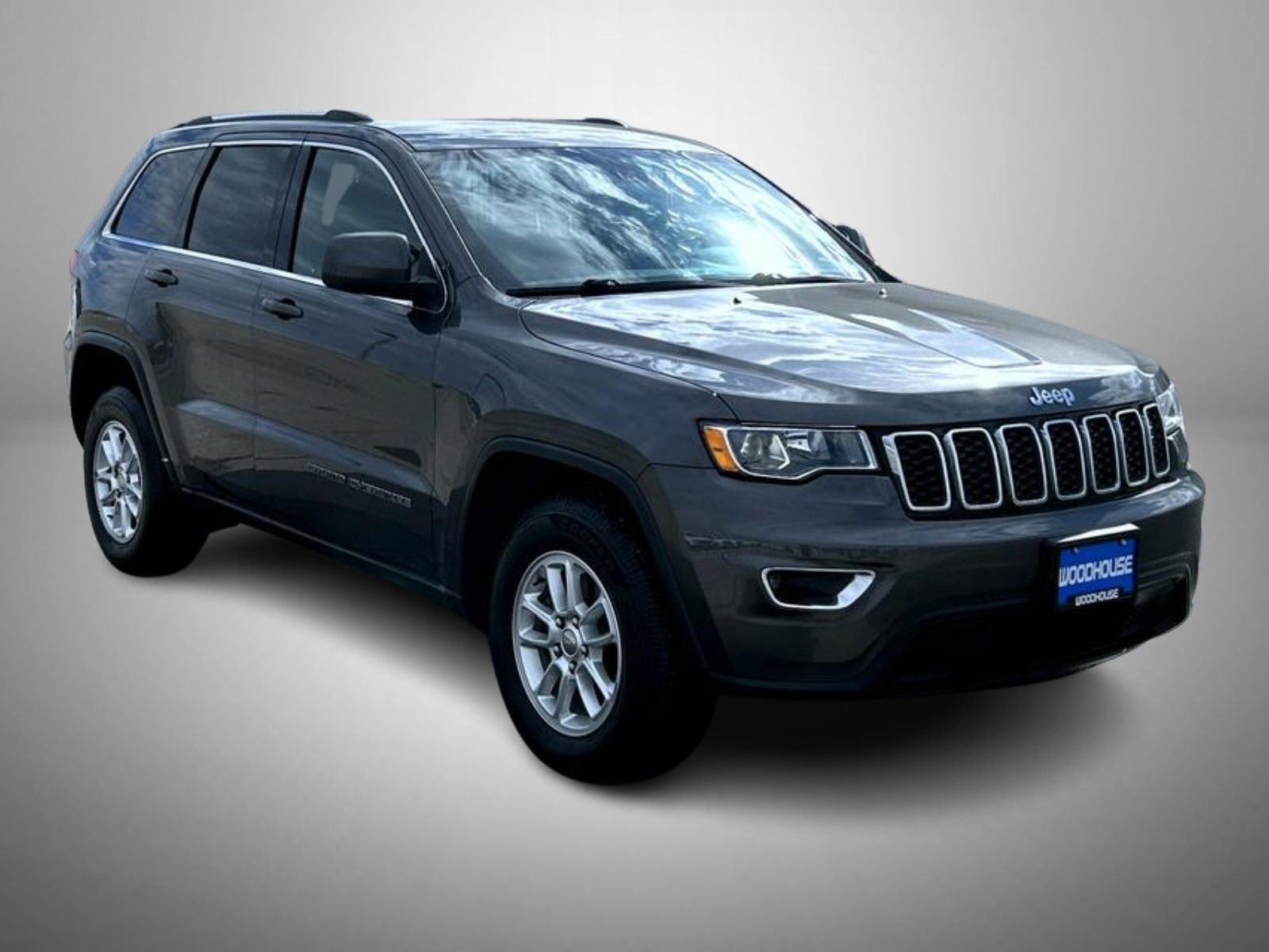 Used 2018 Jeep Grand Cherokee Laredo image 3