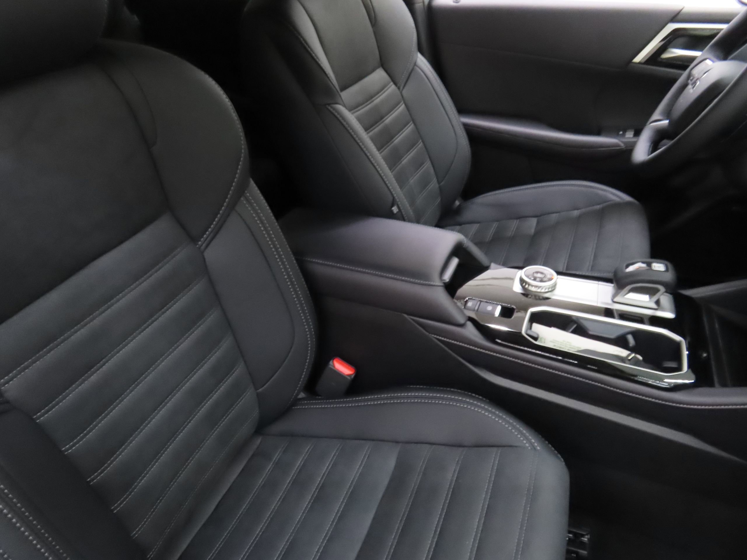 New 2025 Mitsubishi Outlander SE image 25