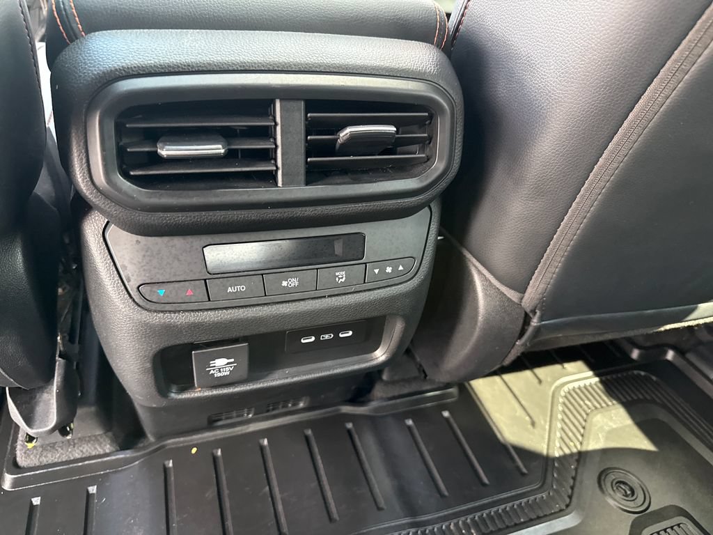 Used 2024 Honda Pilot TrailSport image 23