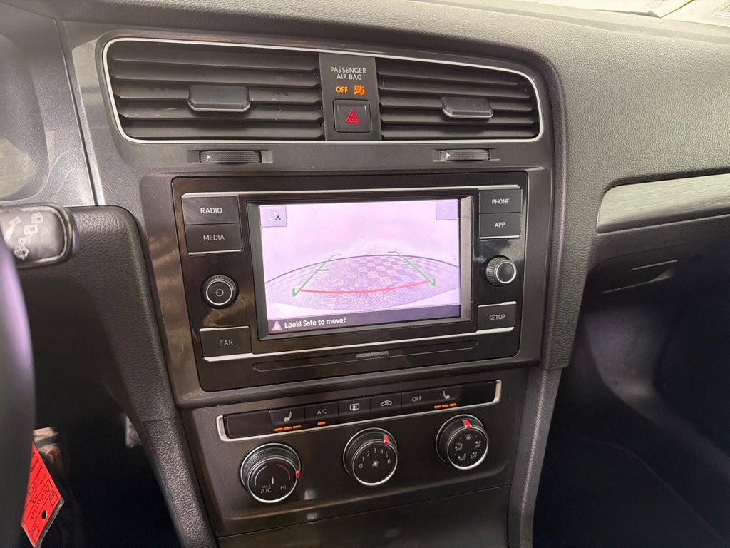 Used 2019 Volkswagen Golf S image 17