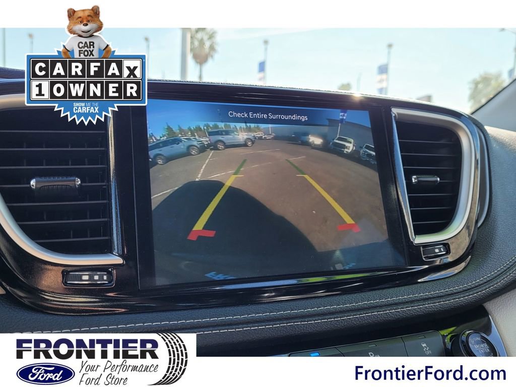 Used 2023 Chrysler Pacifica Touring-L image 23