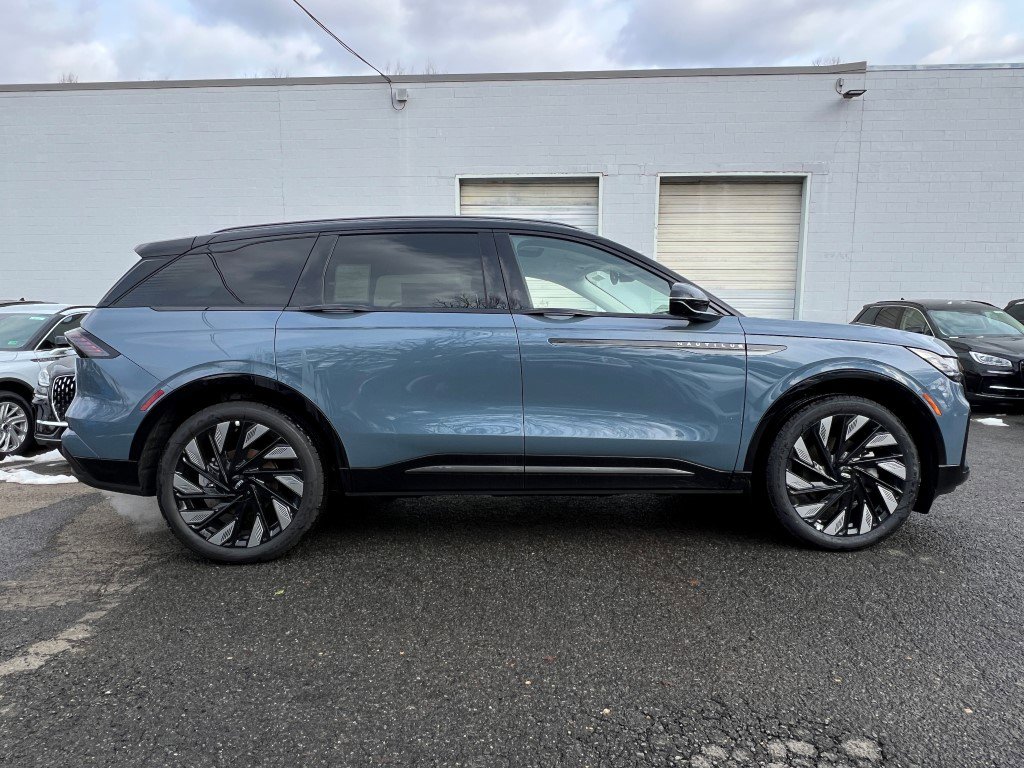 New 2026 Lincoln Nautilus Reserve w/ Jet Appearance Package image 3