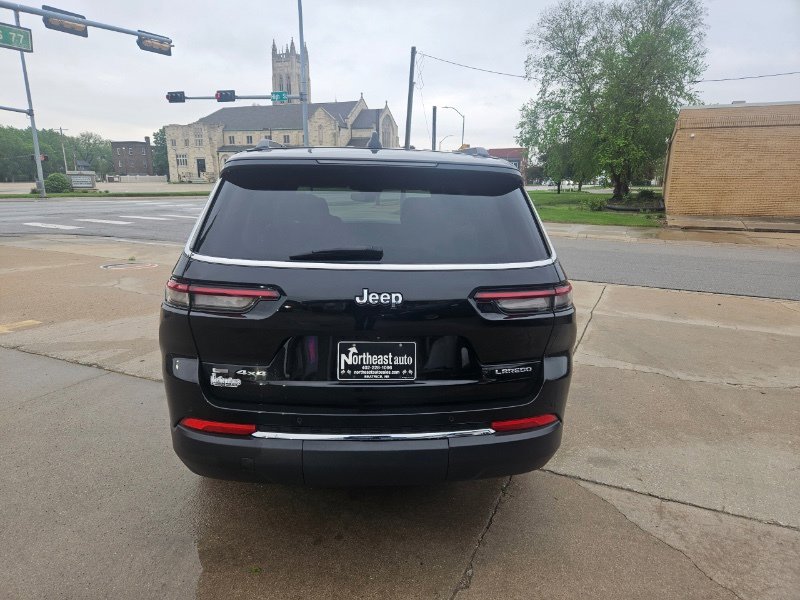 Used 2022 Jeep Grand Cherokee L Laredo w/ Luxury Tech Group I AWD/4WD image 3