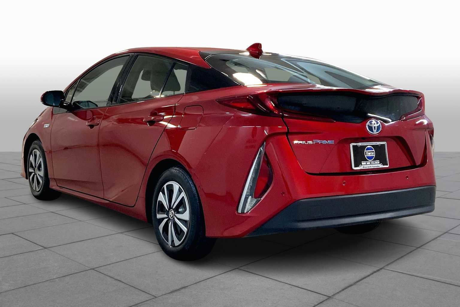 Used 2017 Toyota Prius Prime Advanced image 11