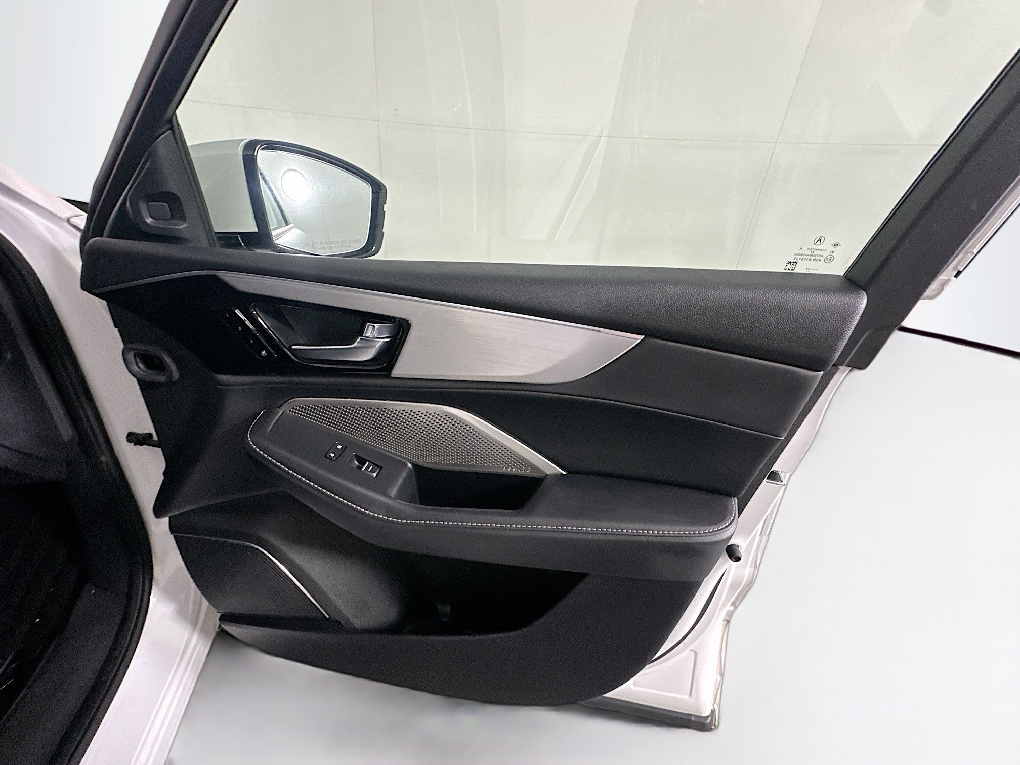 Used 2023 Acura MDX SH-AWD w/ Technology Package image 35
