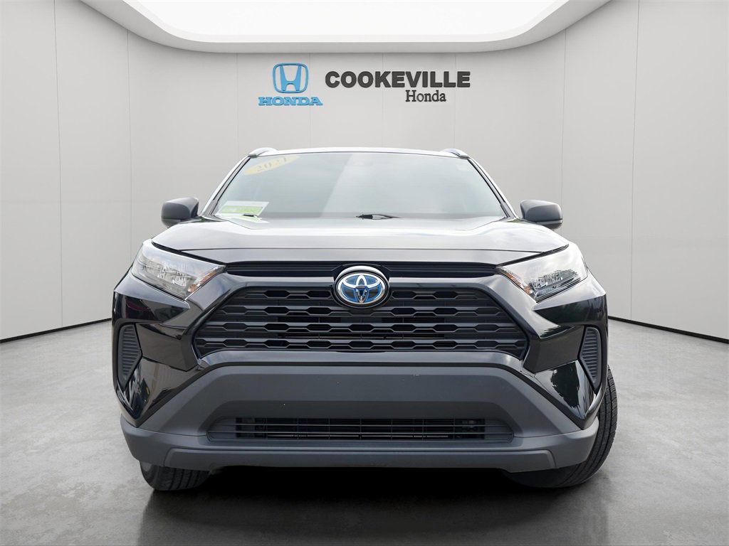 Used 2021 Toyota RAV4 LE image 3