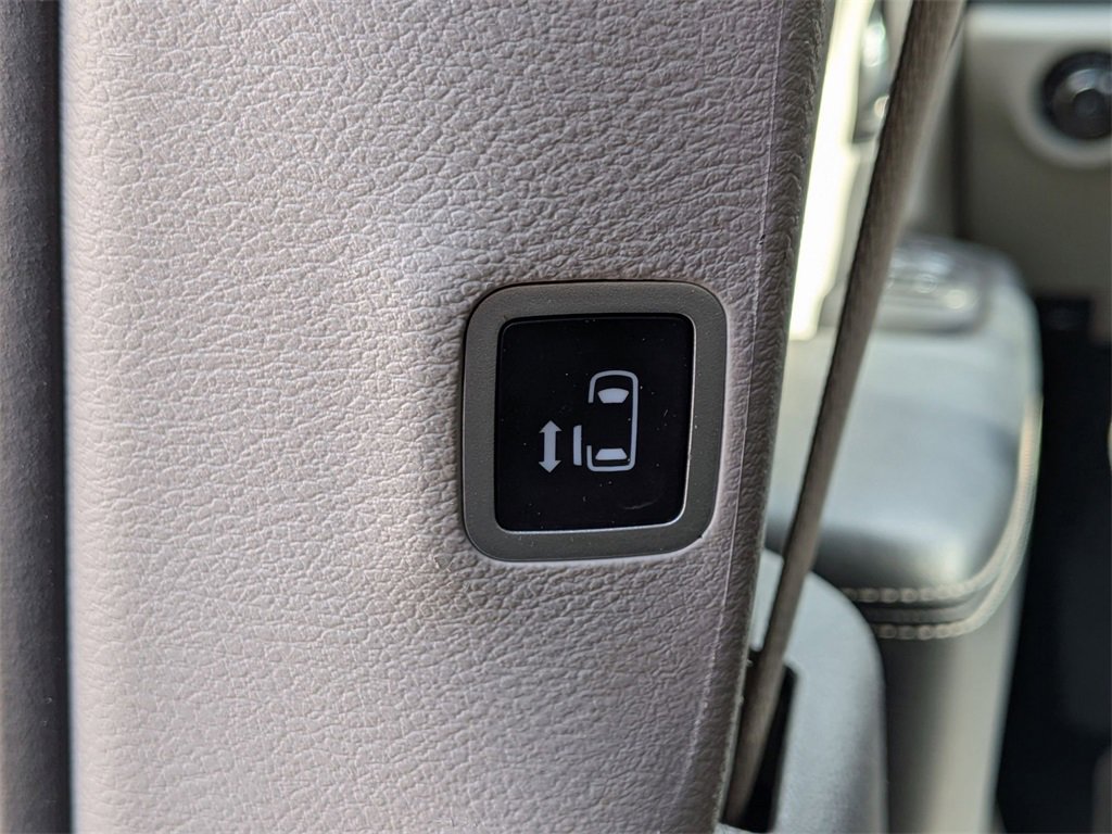 Certified 2023 Chrysler Pacifica Touring-L image 21