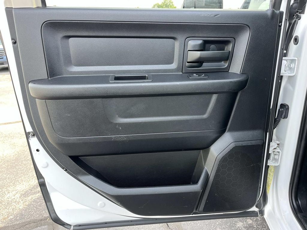 Used 2014 RAM 3500 Tradesman w/ Chrome Appearance Group RWD image 18