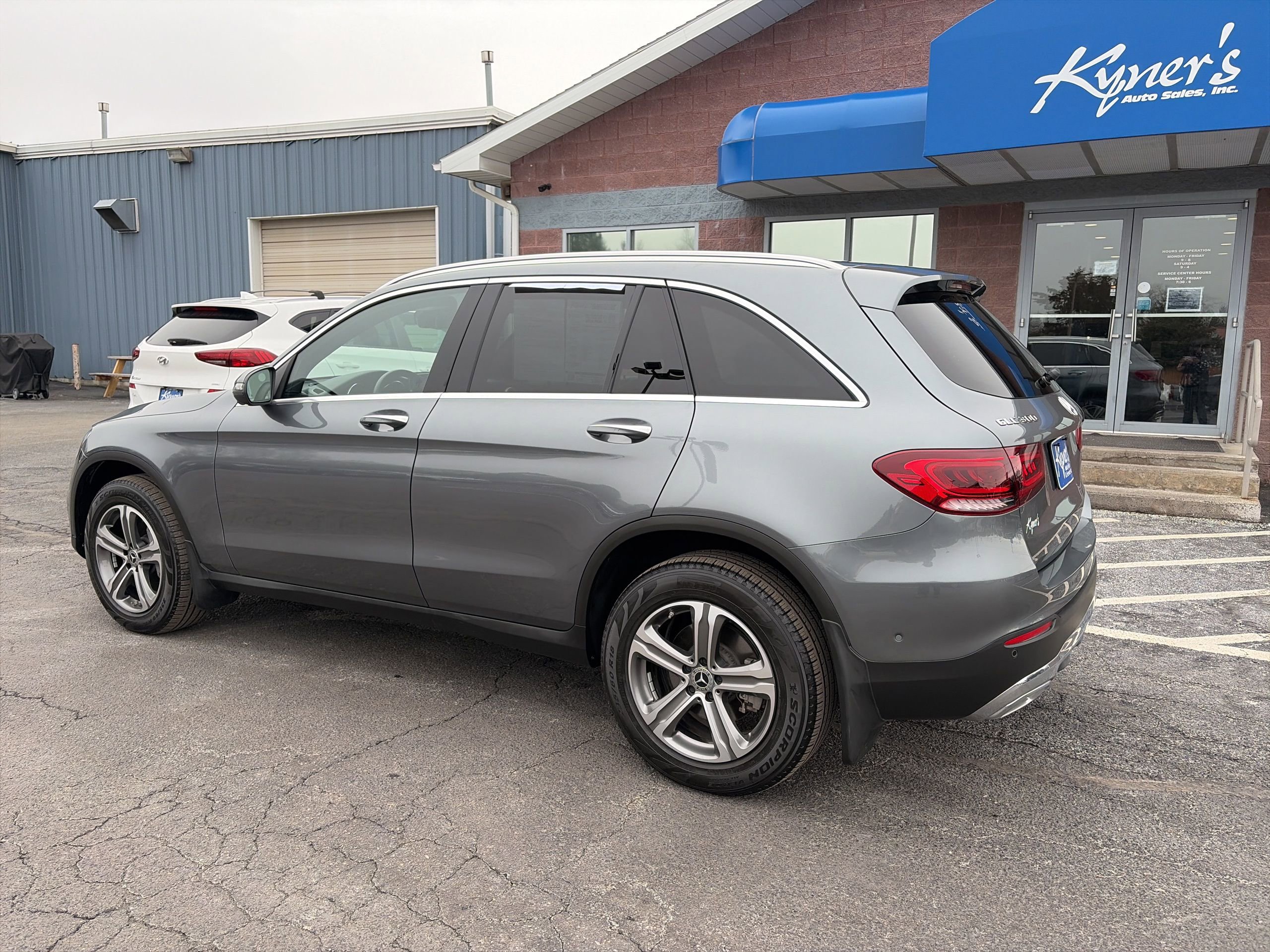 Used 2022 Mercedes-Benz GLC 300 4MATIC image 4
