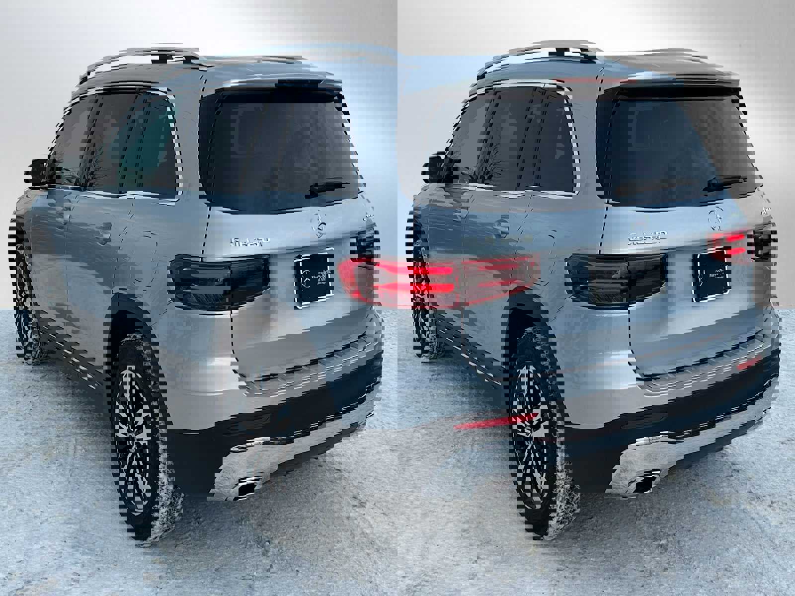 Used 2026 Mercedes-Benz GLB 250 4MATIC image 5