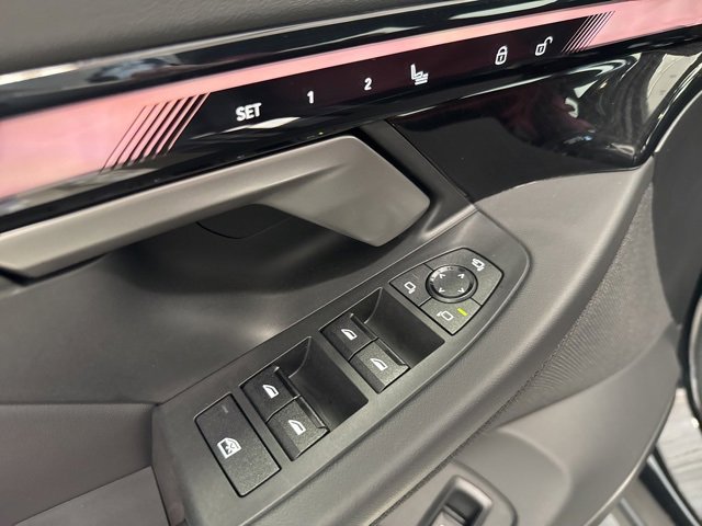 Used 2025 BMW i5 xDrive40 w/ Premium Package image 17